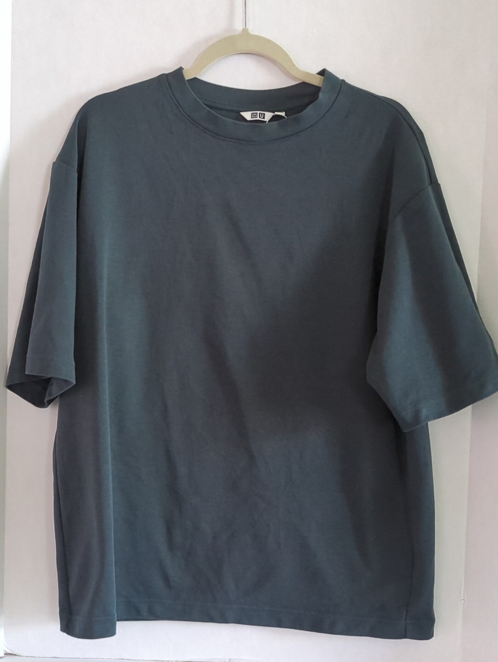Uniqlo Arism Dark Green Short Sleeve T-shirt Size L EUC